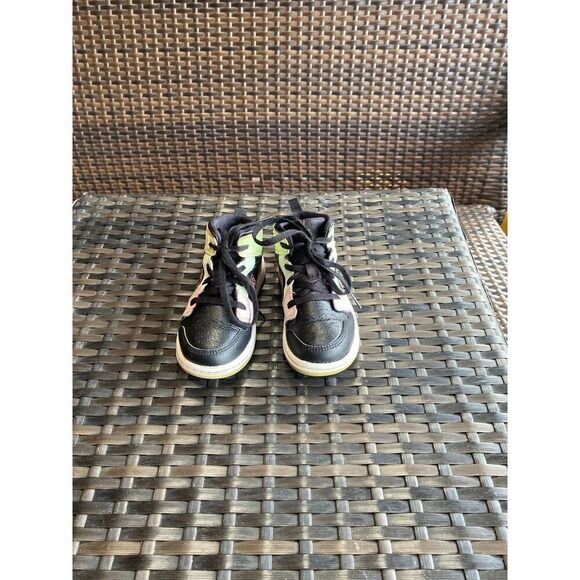 Nike Air Jordan 1 Mid sneakers, children’s size 9 - Picture 5 of 7